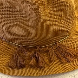 Vince Camuto hat